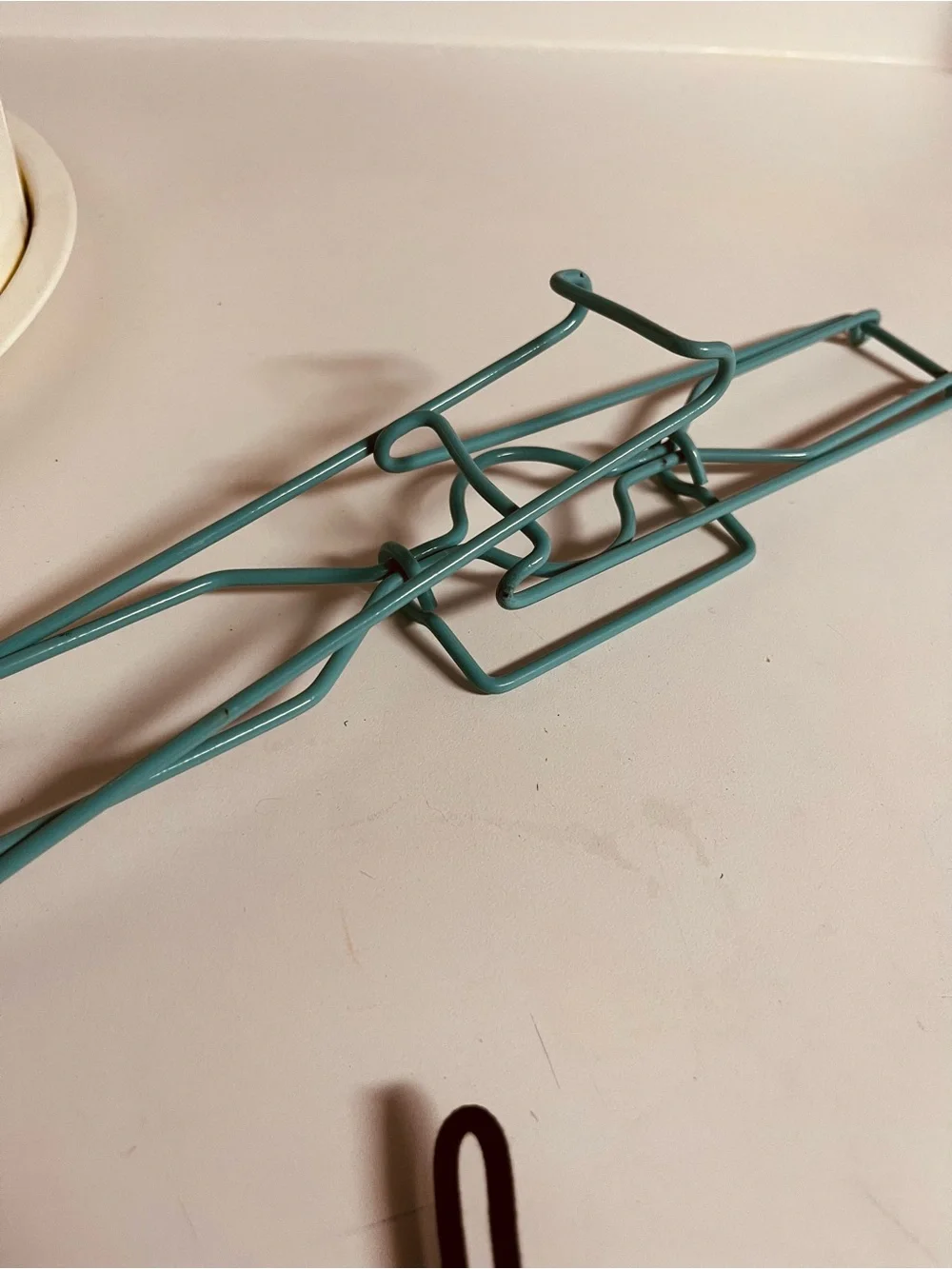 Vintage-Inspired Cream Cake/Pie Carrier with Teal Handle